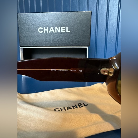 Chanel sunglasses with original pouch and box - Picture 2 of 9